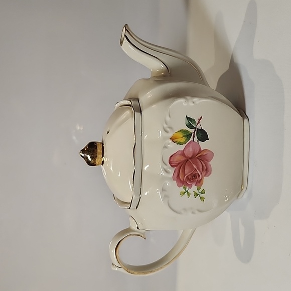Vintage Sadler porcelain pink and yellow with gold trim tea pot - Picture 2 of 9
